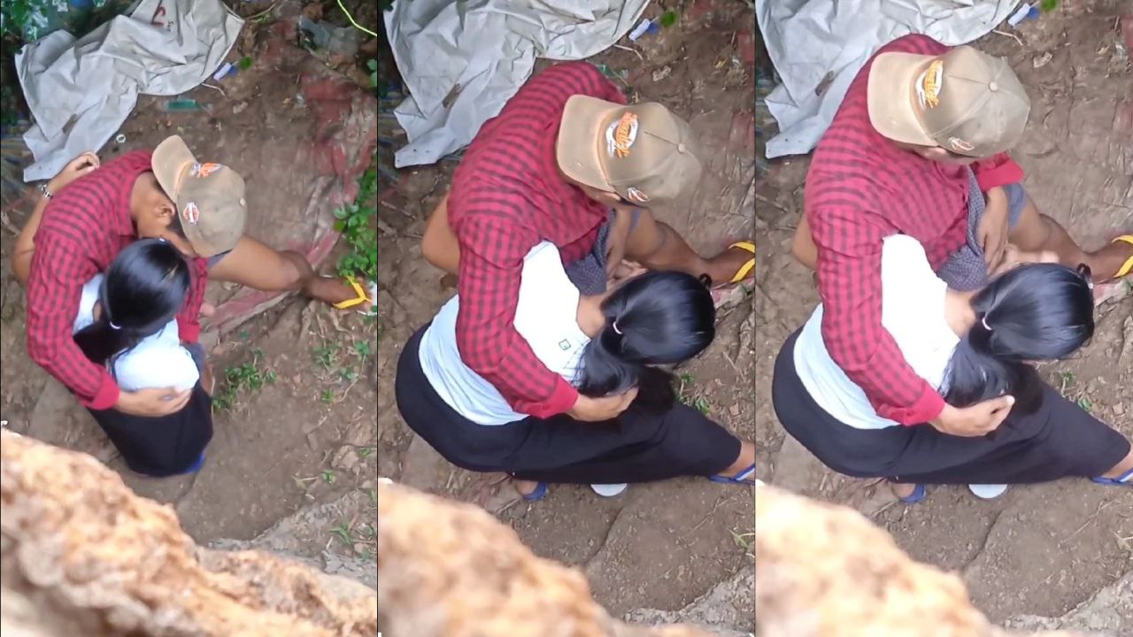 အတော်ချစ်ပုံရတယ် ရှယ်ကိုထုပေးနေတာ